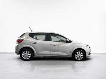 Car image 4