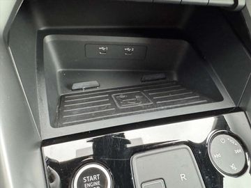 Car image 30