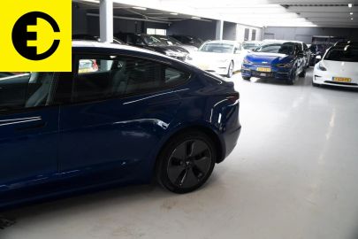 Car image 40