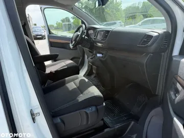 Car image 32