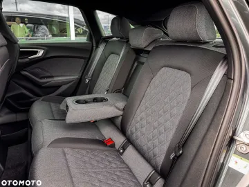 Car image 40