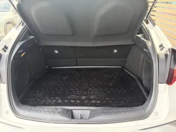 Car image 24