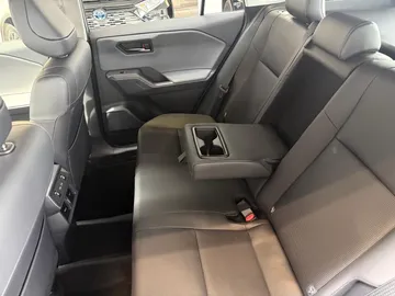Car image 25