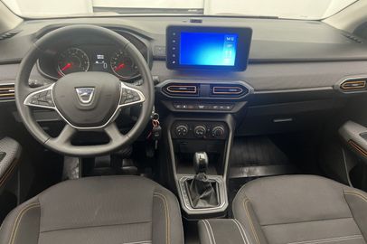 Car image 12