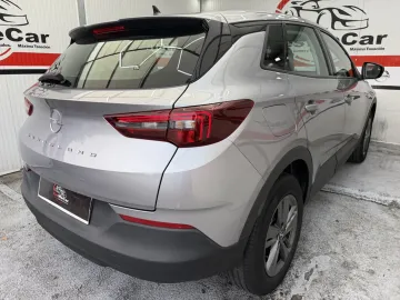 Car image 30
