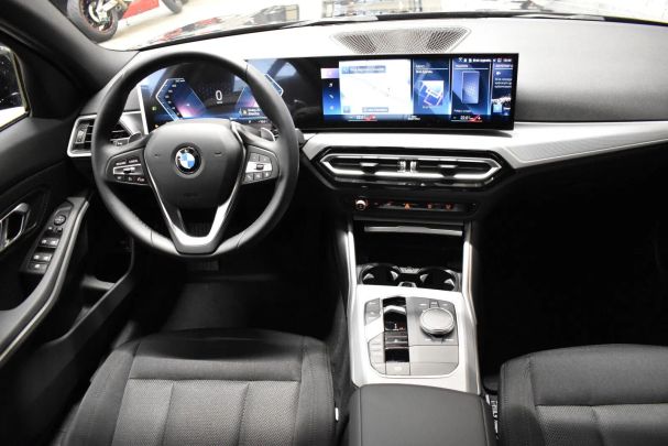 BMW 318i Touring 115 kW image number 4