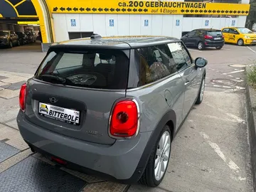 Car image 25