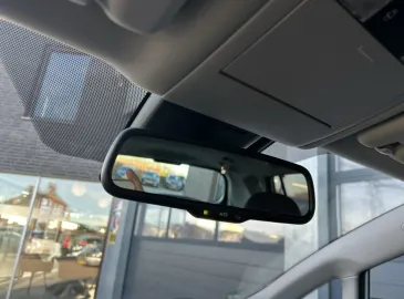 Car image 32