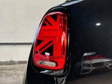 Car image 32