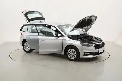 Car image 11