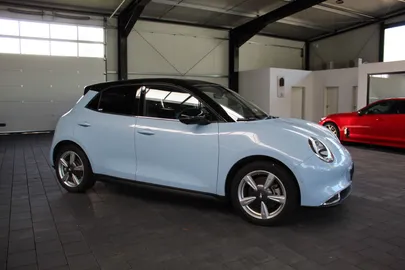 Car image 2