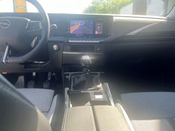 Car image 11