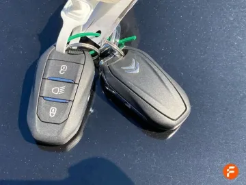 Car image 30