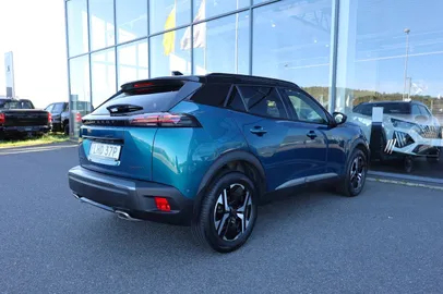 Car image 3