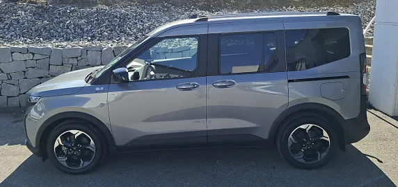 Car image 5