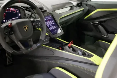 Car image 24
