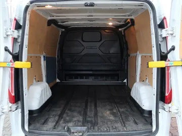 Car image 27