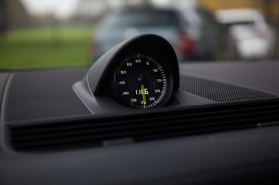 Car image 37