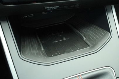 Car image 38