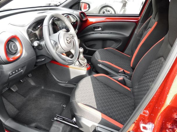 Toyota Aygo X 53 kW image number 8