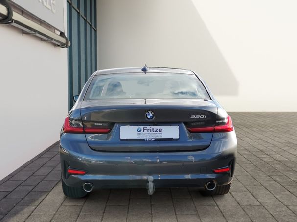 BMW 320i Sport Line 135 kW image number 3