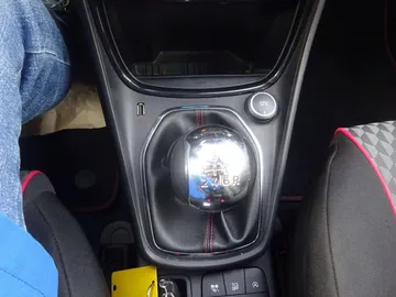 Car image 17