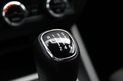 Car image 30