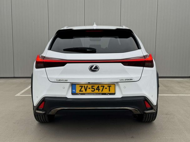 Lexus UX 250h 135 kW image number 16