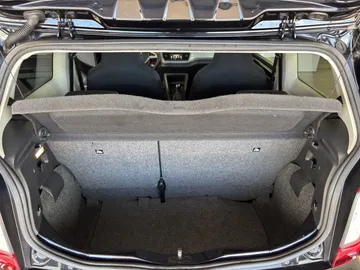 Car image 30