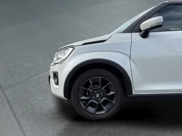 Car image 18
