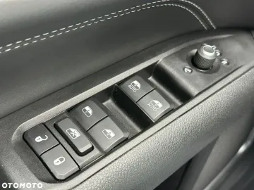 Car image 35