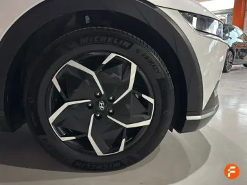 Car image 30