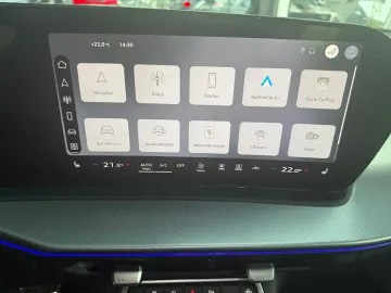 Car image 30