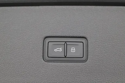 Car image 34