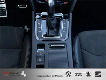Car image 33