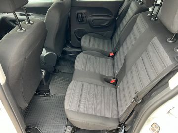 Car image 37