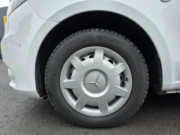 Car image 35