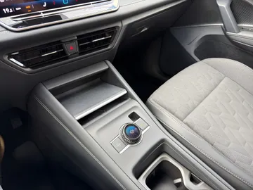 Car image 29