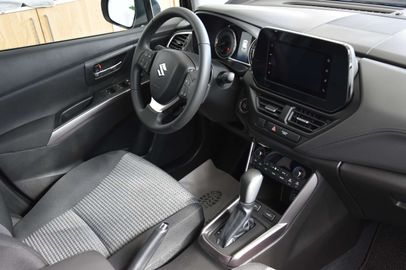 Car image 14