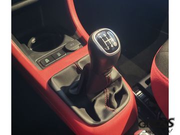 Car image 30