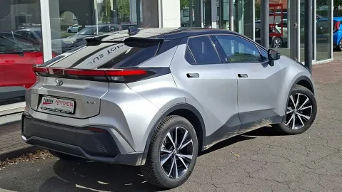 Car image 4