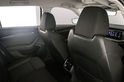 Car image 37