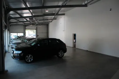 Car image 23