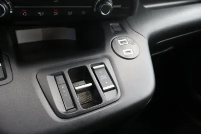 Car image 38