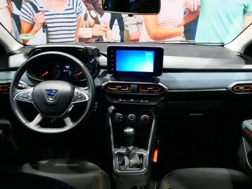 Car image 11