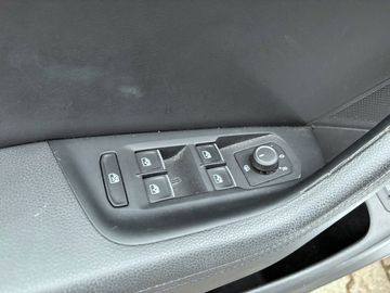 Car image 37