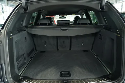 Car image 37