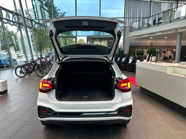 Audi Q2 35 TFSI S-line 110 kW image number 3