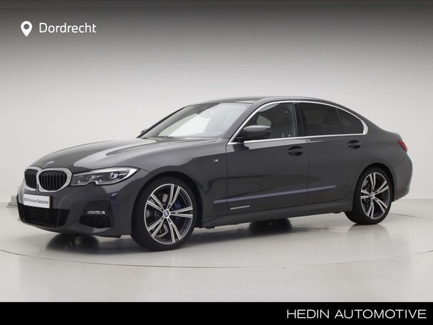 BMW 320i 135 kW image number 1