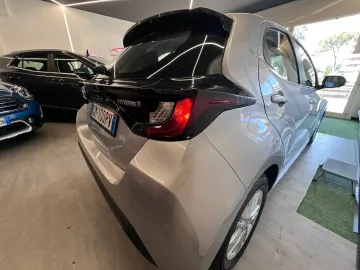 Car image 5